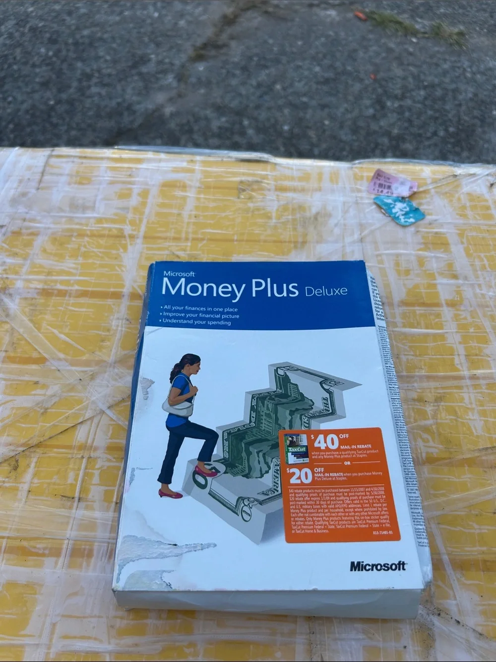 Microsoft Money Plus Deluxe – Blue and White Software Box